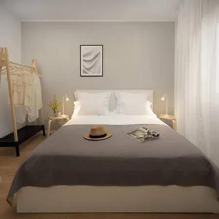 Sea View 100m To Parking 3 Bedrooms Private Garden Apartment *