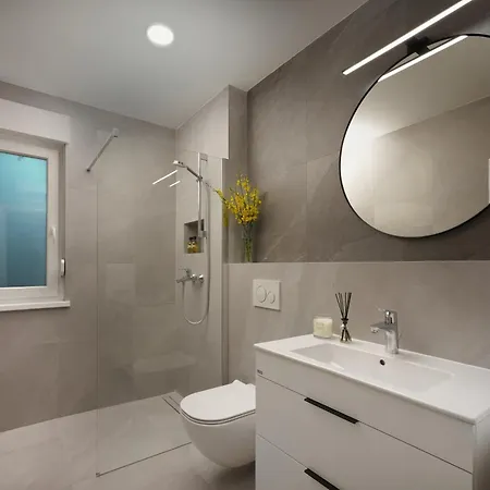 Sea View Apartment Near Beach With Private Garden & Parking